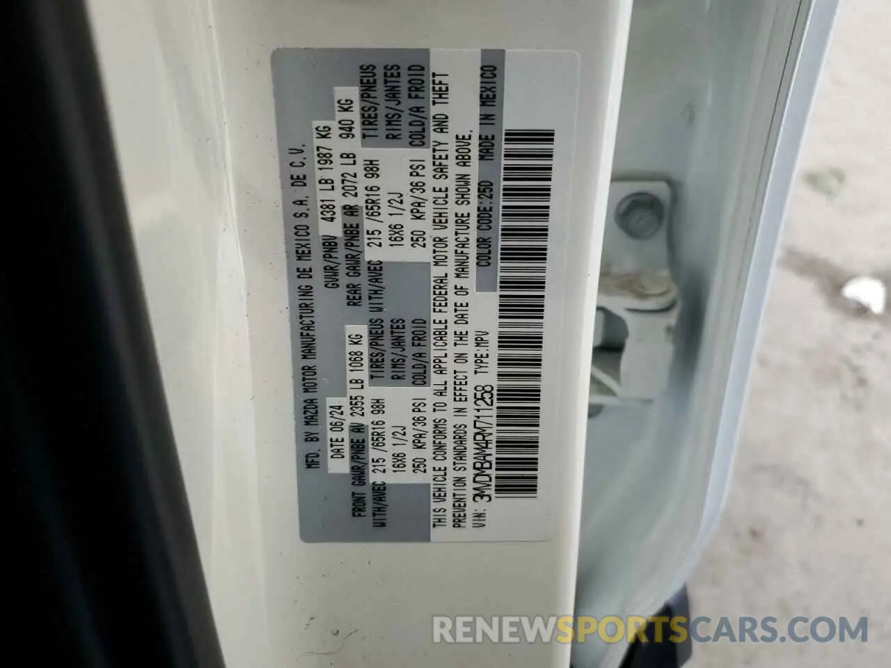 14 fotografías del automóvil dañado 3MVDMBAM4RM711258 MAZDA CX30 2024
