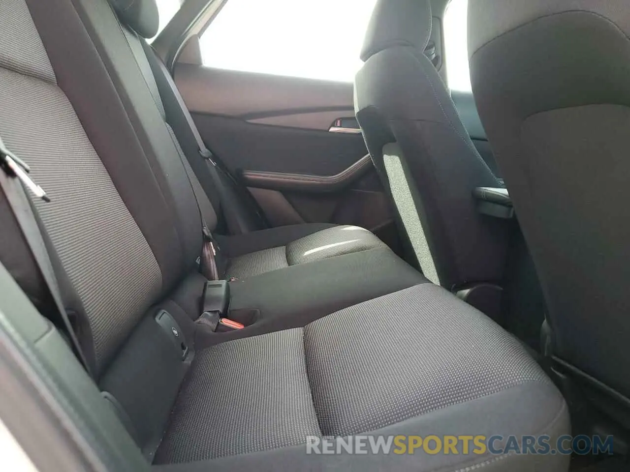 11 fotografías del automóvil dañado 3MVDMBAM5RM659087 MAZDA CX30 2024