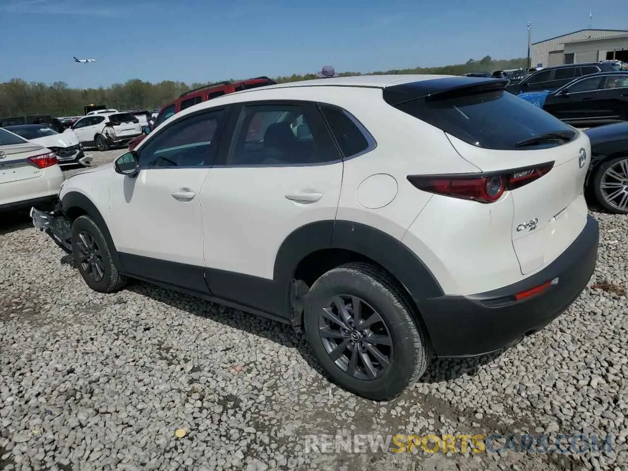 2 fotografías del automóvil dañado 3MVDMBAM5RM659087 MAZDA CX30 2024
