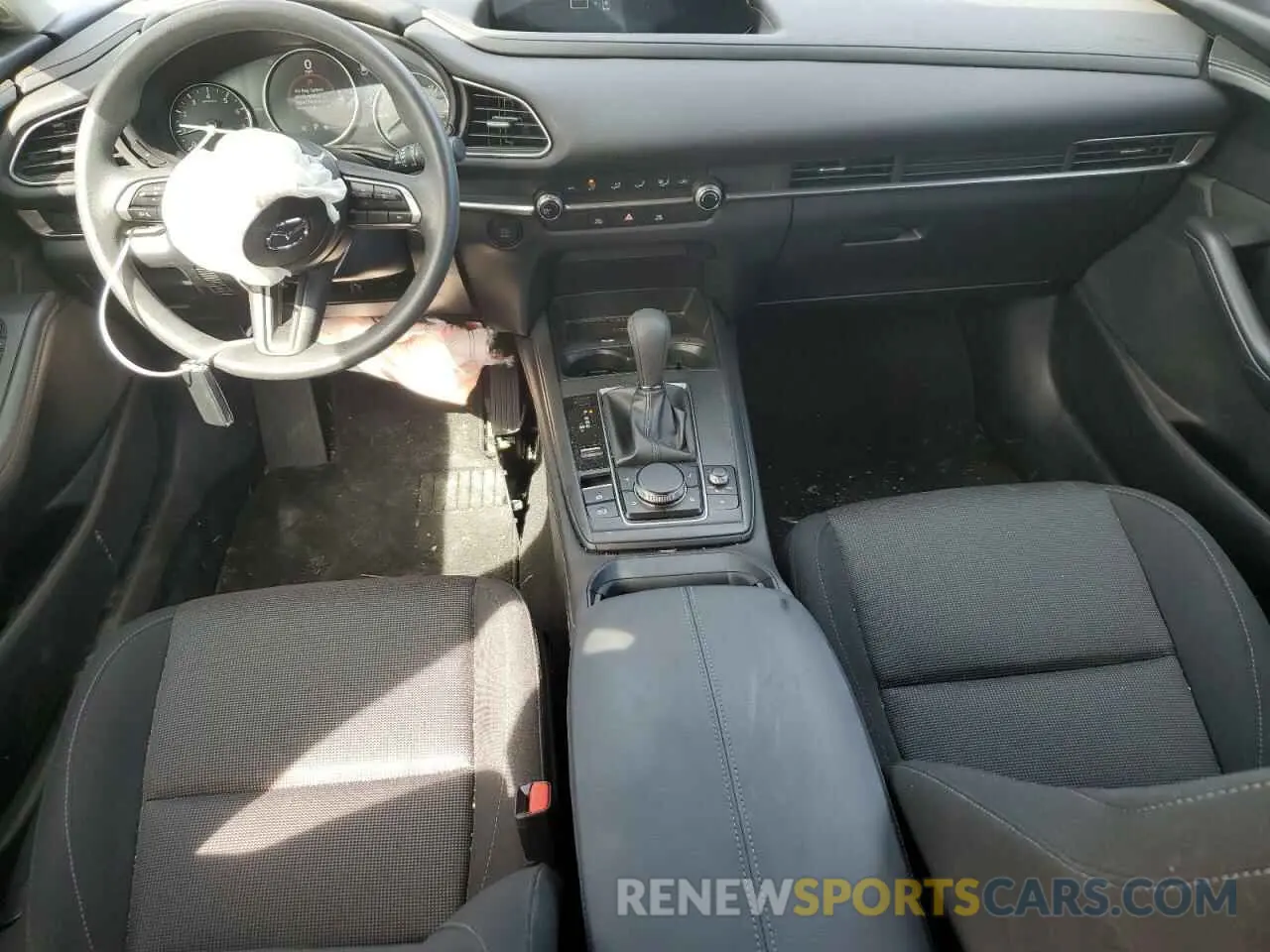 8 fotografías del automóvil dañado 3MVDMBAM5RM659087 MAZDA CX30 2024