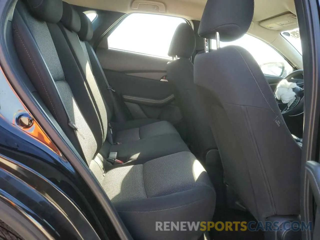 10 fotografías del automóvil dañado 3MVDMBAM5RM688864 MAZDA CX30 2024