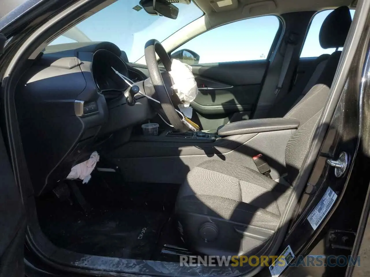 7 fotografías del automóvil dañado 3MVDMBAM5RM688864 MAZDA CX30 2024