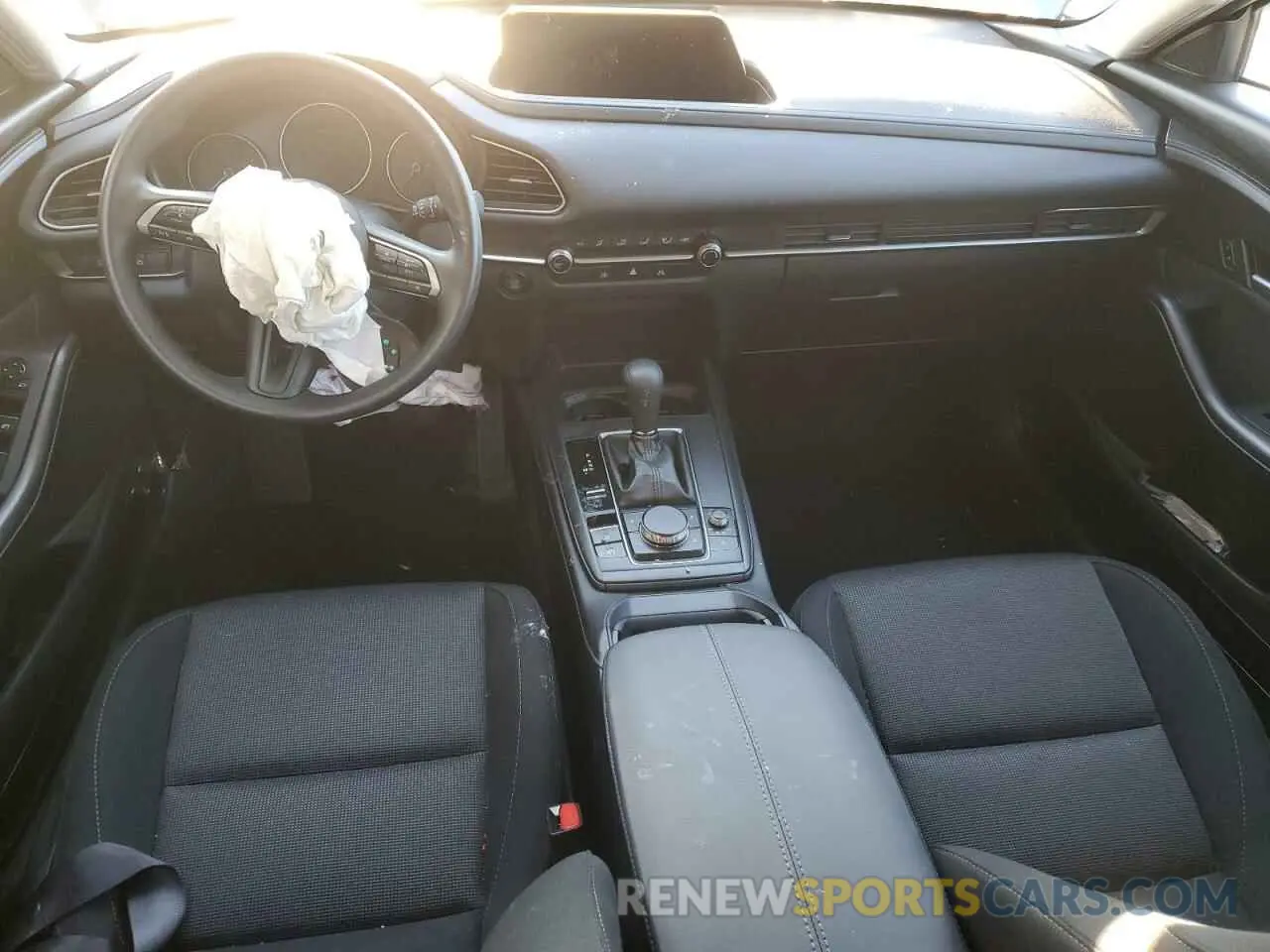 8 fotografías del automóvil dañado 3MVDMBAM5RM720275 MAZDA CX30 2024
