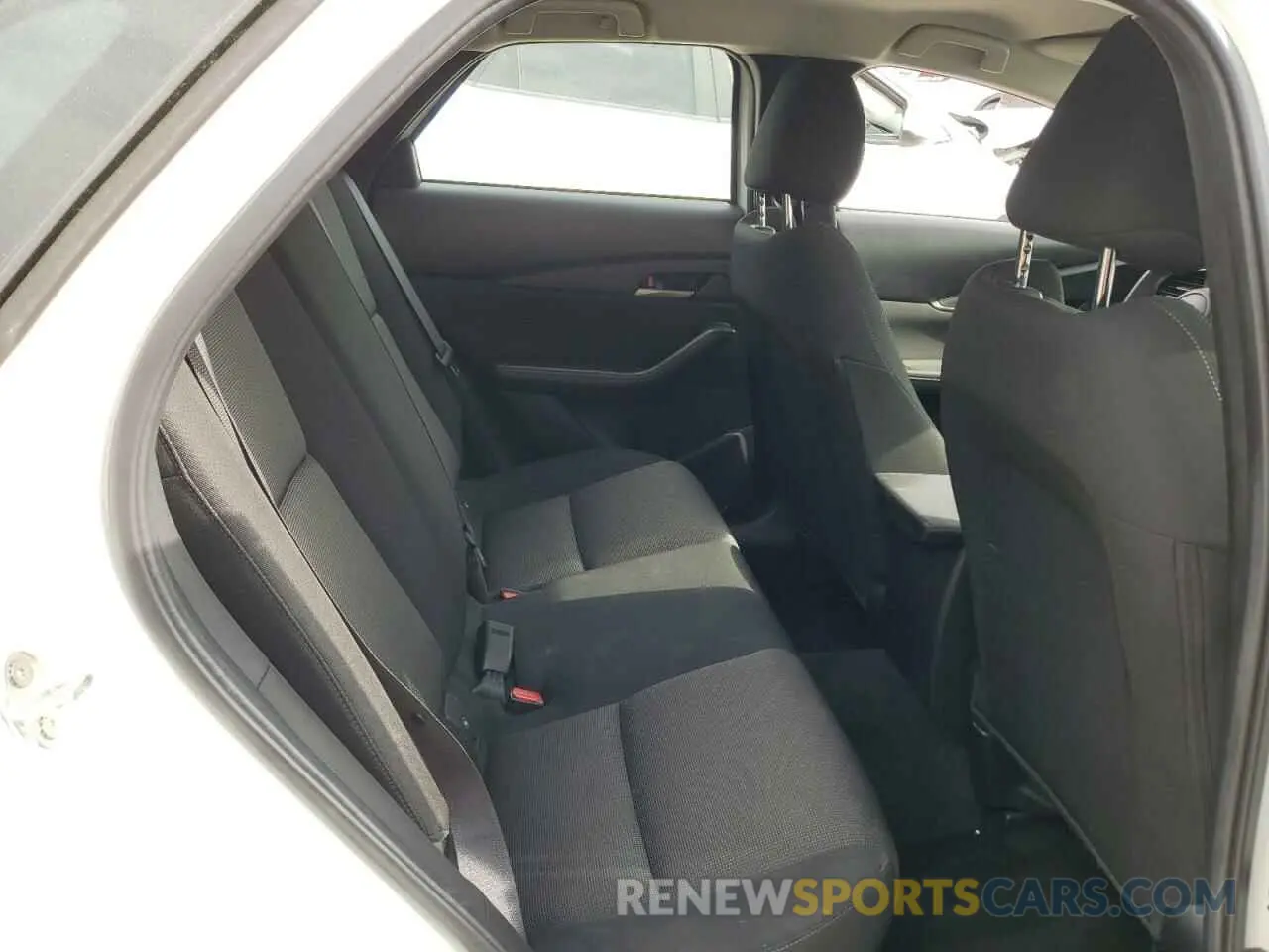 11 fotografías del automóvil dañado 3MVDMBAM6RM639446 MAZDA CX30 2024