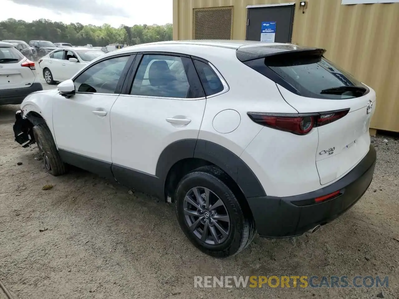 2 fotografías del automóvil dañado 3MVDMBAM6RM639446 MAZDA CX30 2024