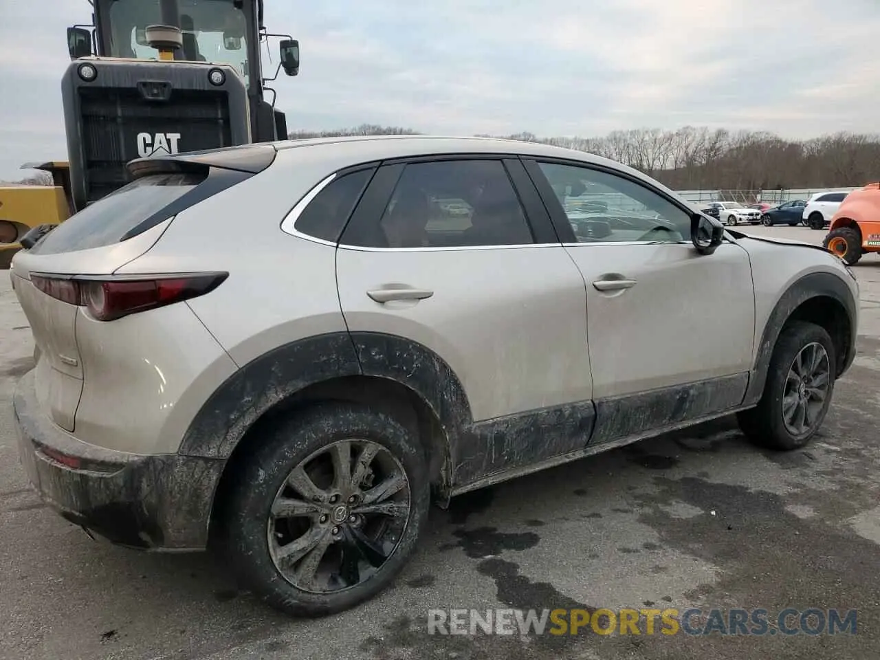 3 fotografías del automóvil dañado 3MVDMBBM0RM663028 MAZDA CX30 2024