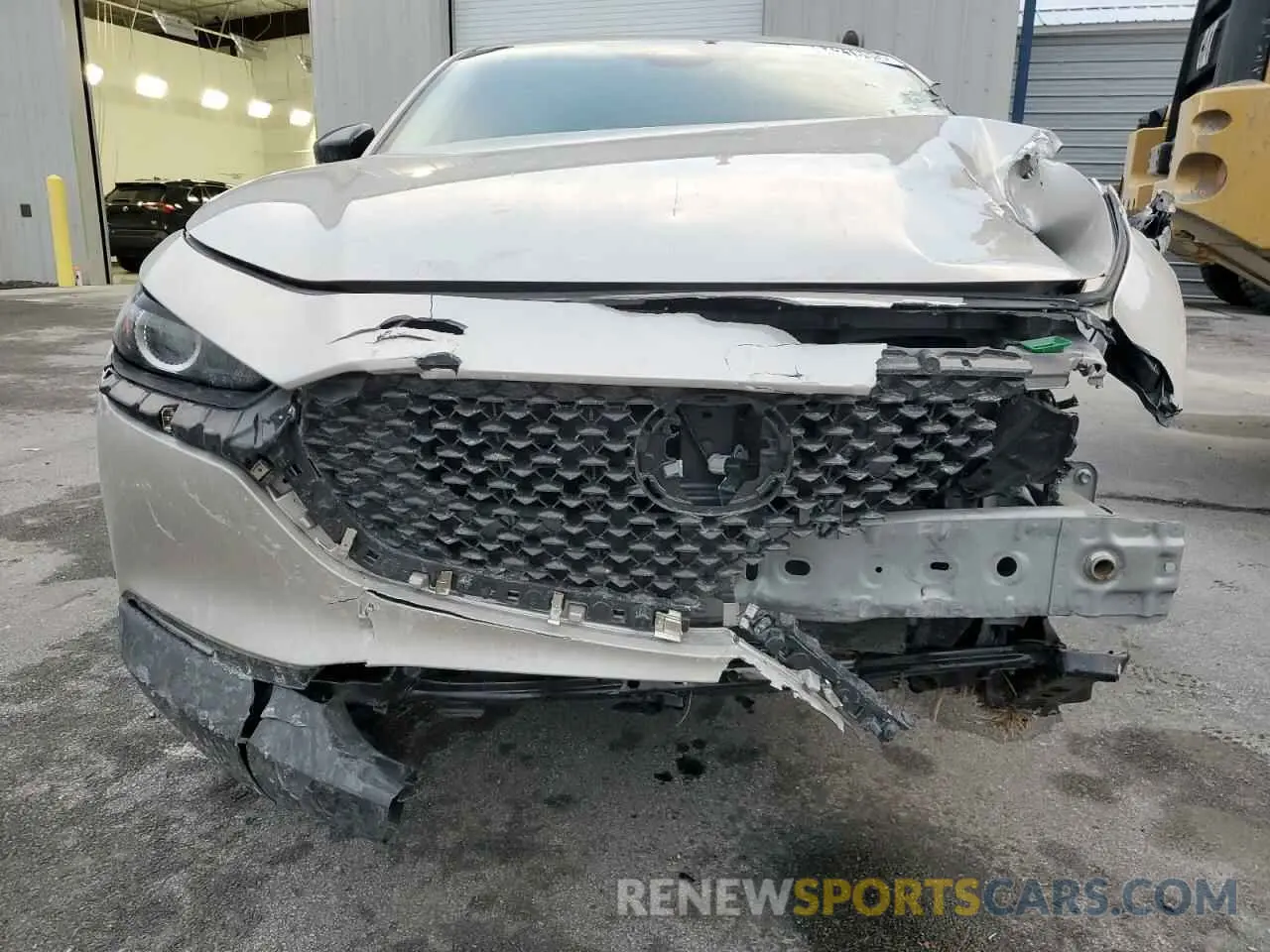 5 fotografías del automóvil dañado 3MVDMBBM0RM663028 MAZDA CX30 2024