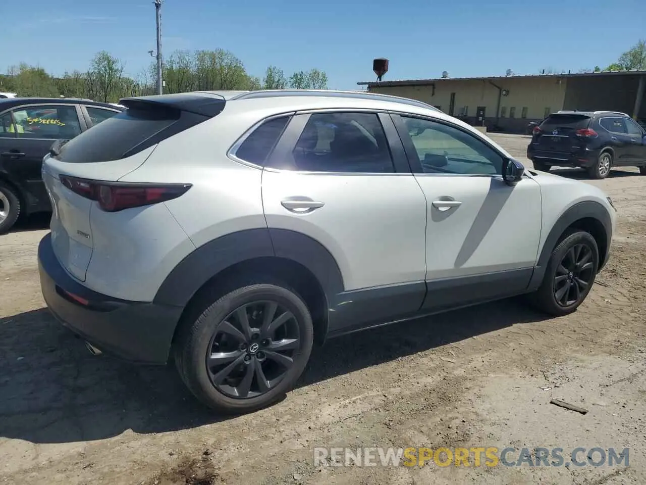 3 fotografías del automóvil dañado 3MVDMBBM1RM647338 MAZDA CX30 2024