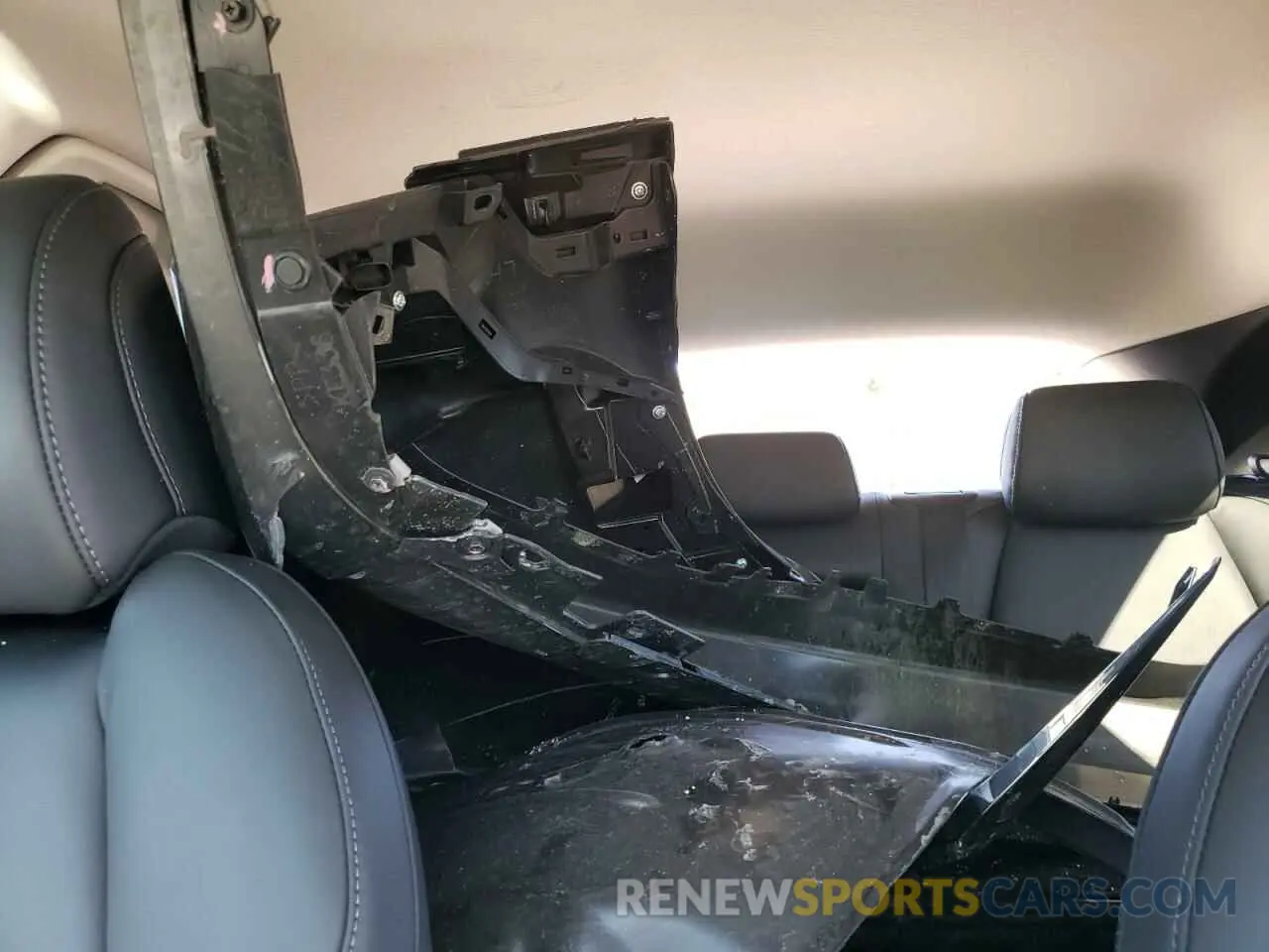 10 fotografías del automóvil dañado 3MVDMBBM1RM672661 MAZDA CX30 2024