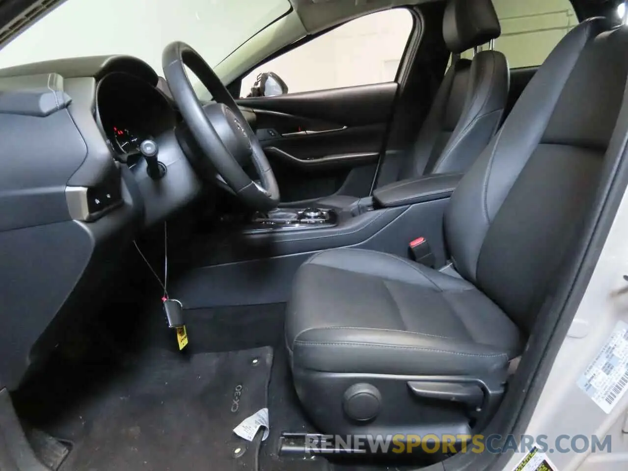 9 fotografías del automóvil dañado 3MVDMBBM2RM695348 MAZDA CX30 2024