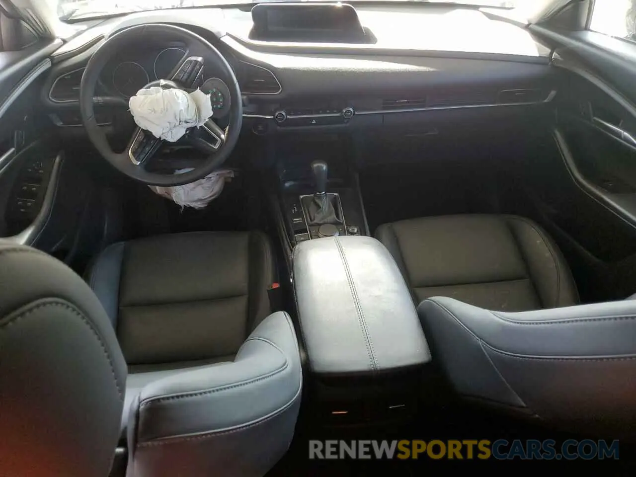 8 fotografías del automóvil dañado 3MVDMBBM2RM696645 MAZDA CX30 2024