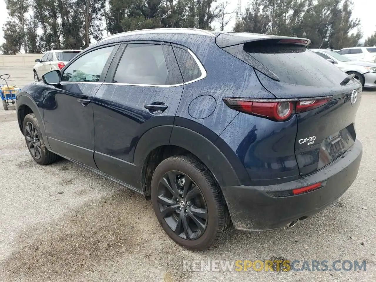 2 fotografías del automóvil dañado 3MVDMBBM5RM665504 MAZDA CX30 2024