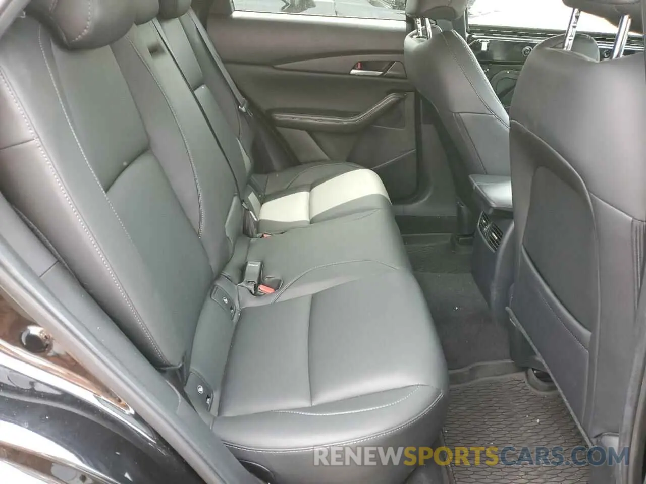 11 fotografías del automóvil dañado 3MVDMBBM5RM716922 MAZDA CX30 2024