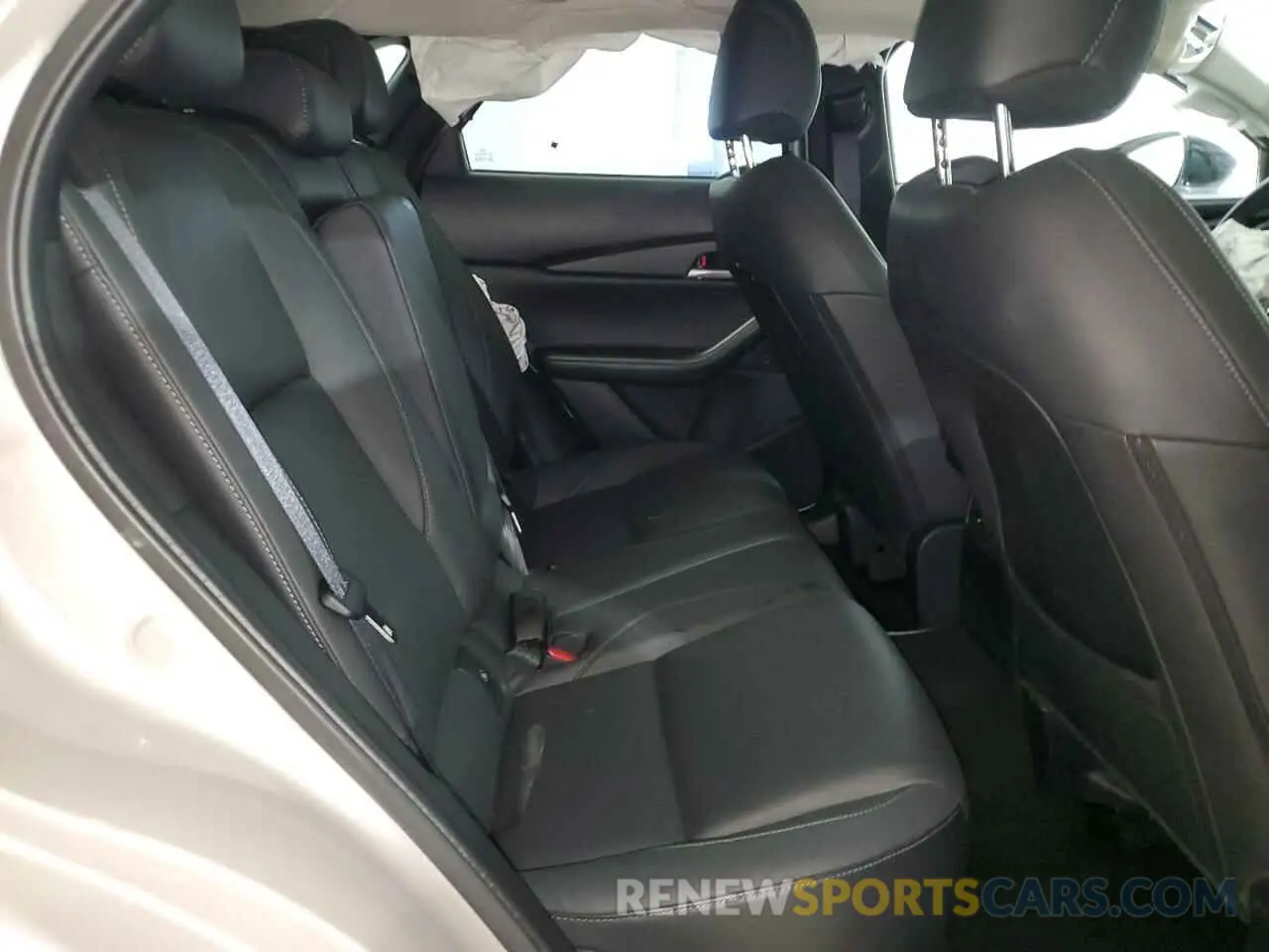 11 fotografías del automóvil dañado 3MVDMBBM6RM658481 MAZDA CX30 2024