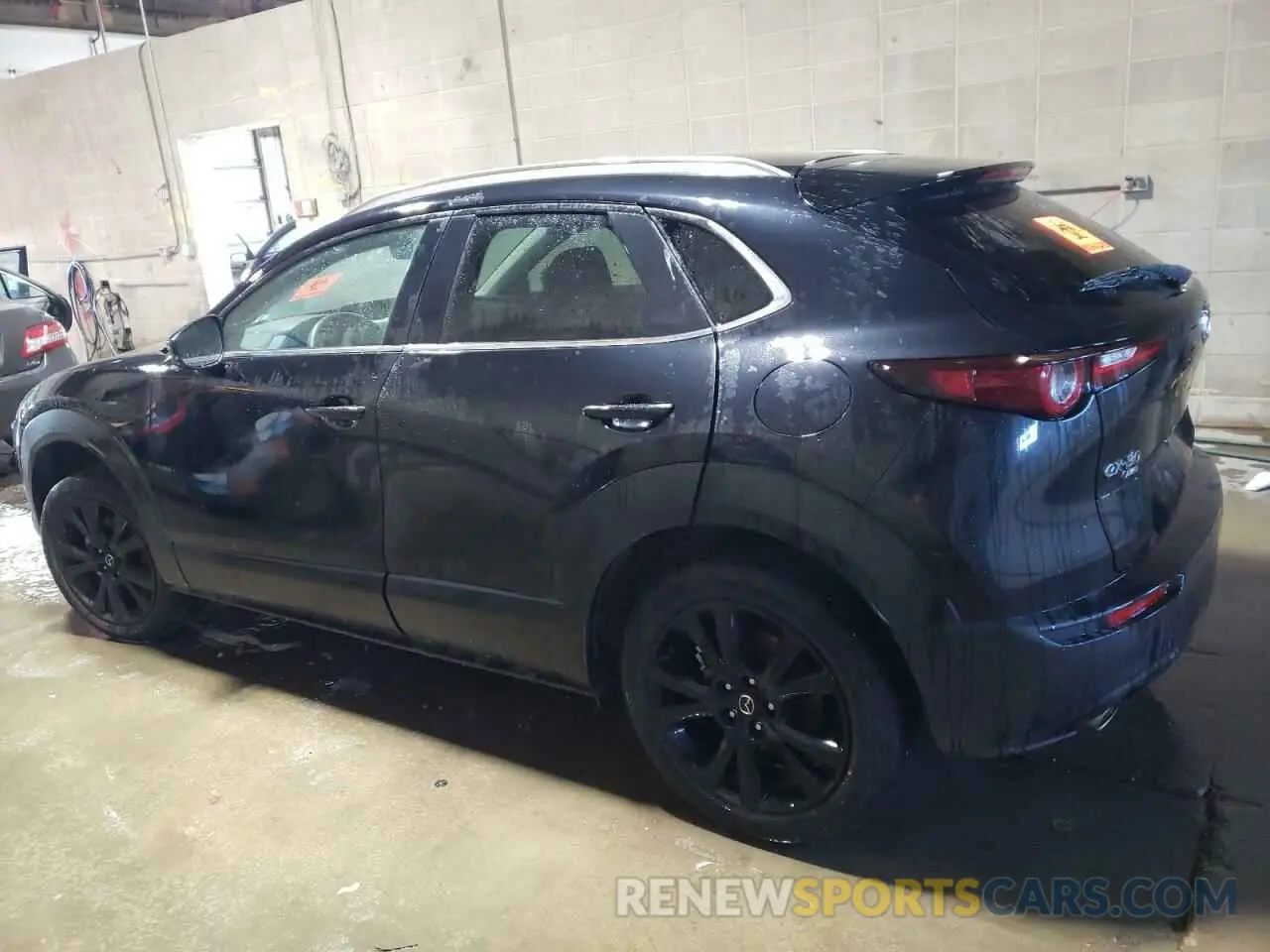 2 fotografías del automóvil dañado 3MVDMBBM7RM698567 MAZDA CX30 2024