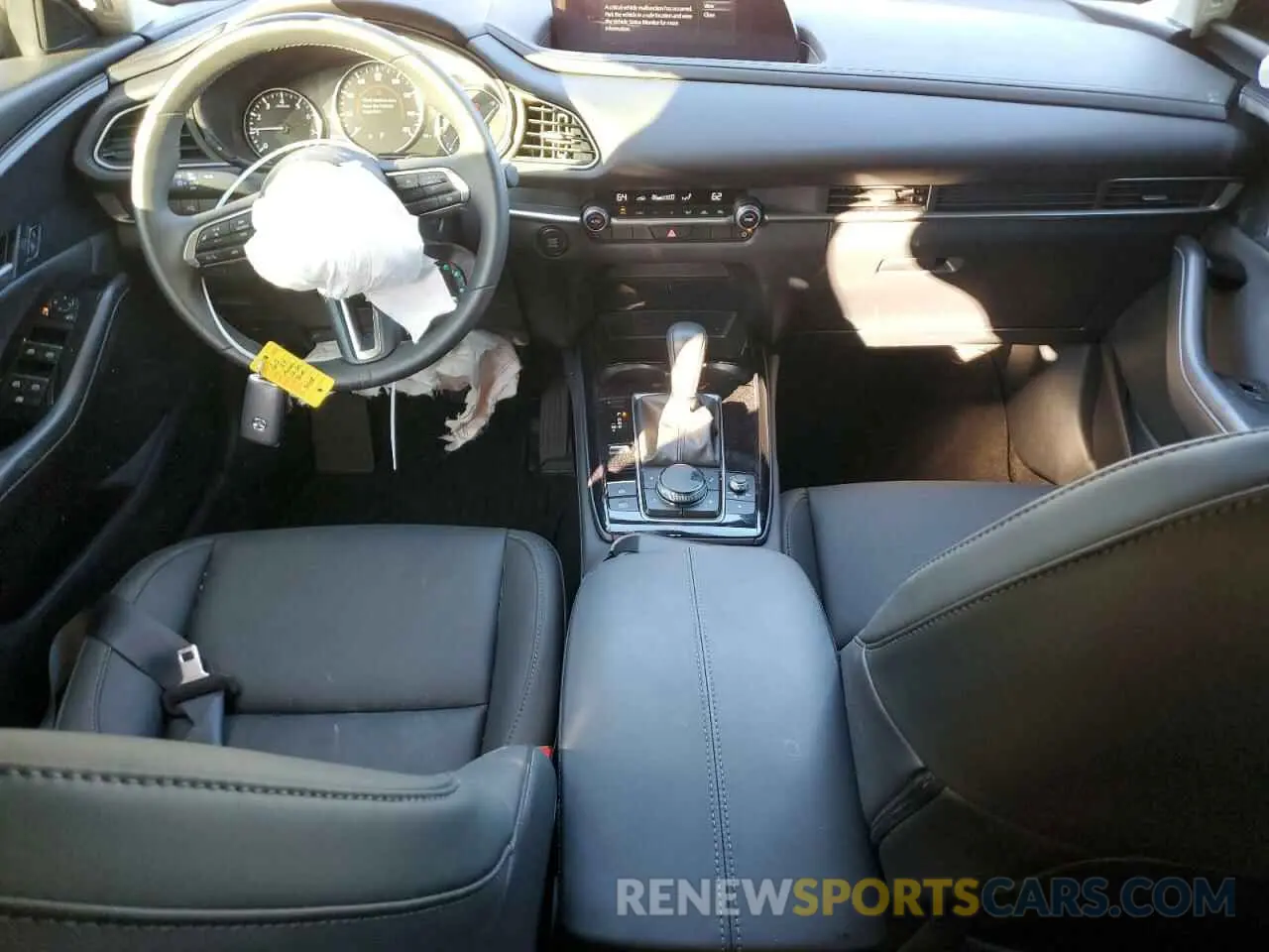 8 fotografías del automóvil dañado 3MVDMBBM9RM713408 MAZDA CX30 2024