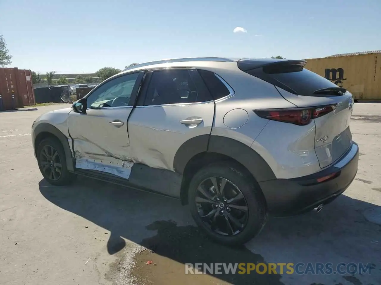 2 fotografías del automóvil dañado 3MVDMBBMXRM713496 MAZDA CX30 2024