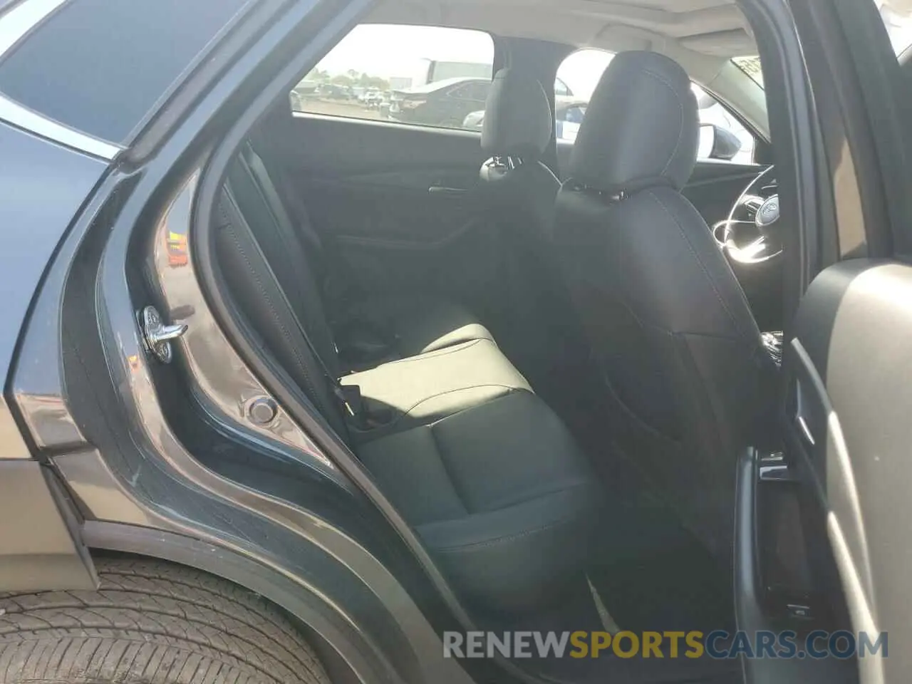10 fotografías del automóvil dañado 3MVDMBCM3RM714035 MAZDA CX30 2024