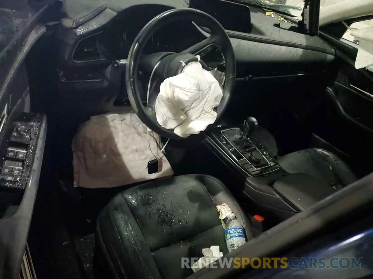 8 fotografías del automóvil dañado 3MVDMBCM5RM635014 MAZDA CX30 2024