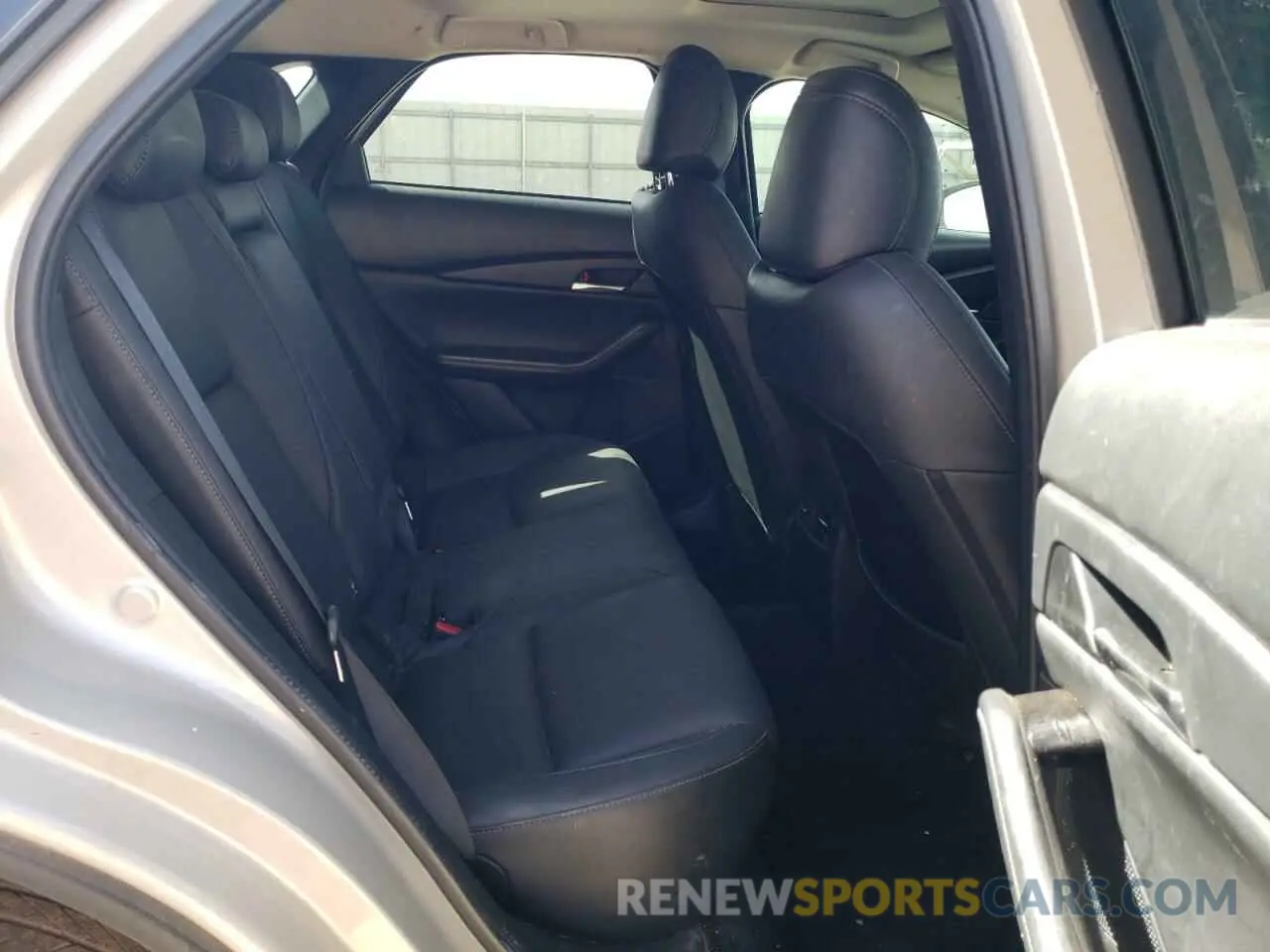 11 fotografías del automóvil dañado 3MVDMBCM7RM711199 MAZDA CX30 2024
