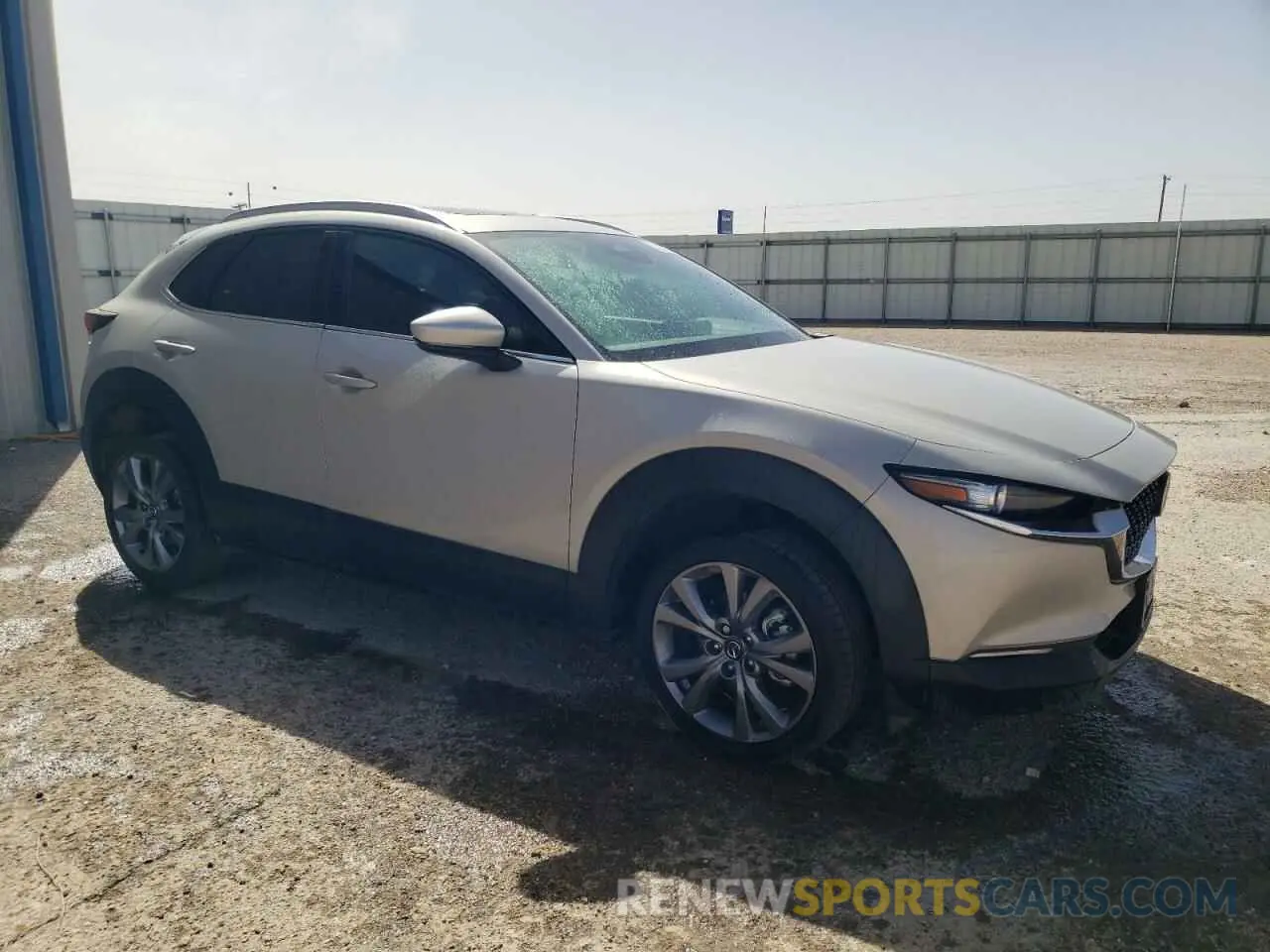 4 fotografías del automóvil dañado 3MVDMBCM7RM711199 MAZDA CX30 2024