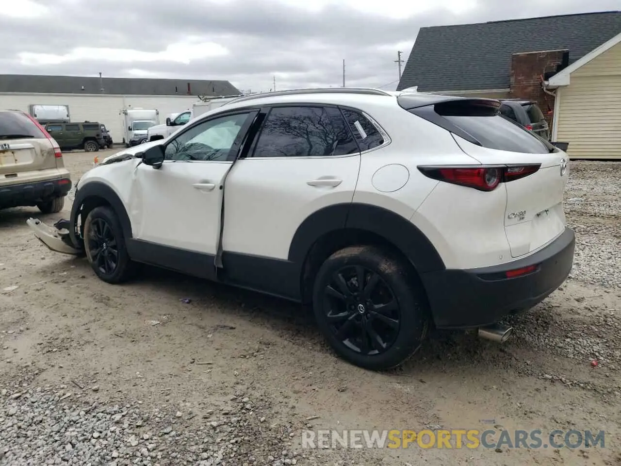 2 fotografías del automóvil dañado 3MVDMBEY8RM715116 MAZDA CX30 2024