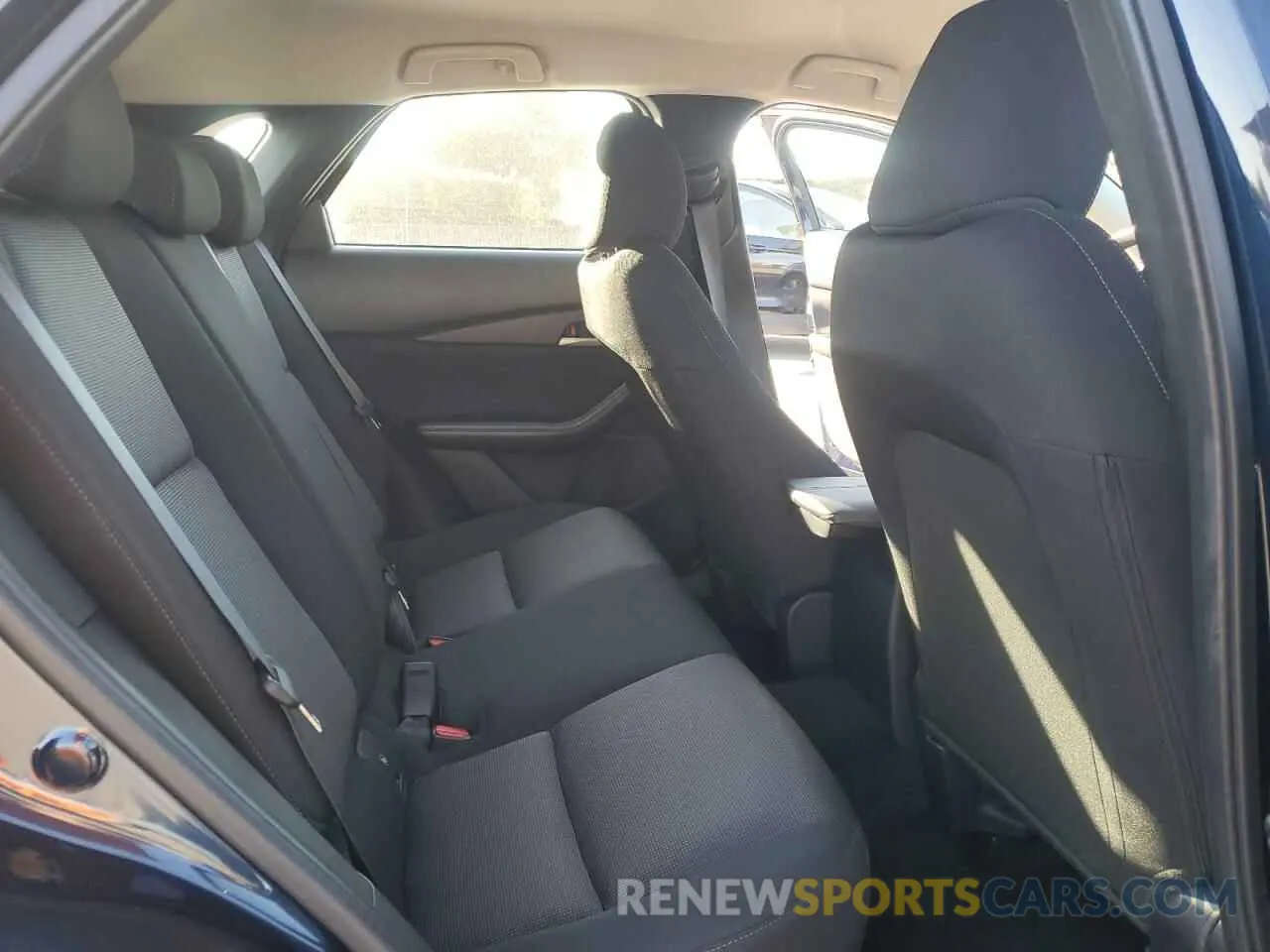 12 fotografías del automóvil dañado 3MVDMBAM5SM751984 MAZDA CX30 2025