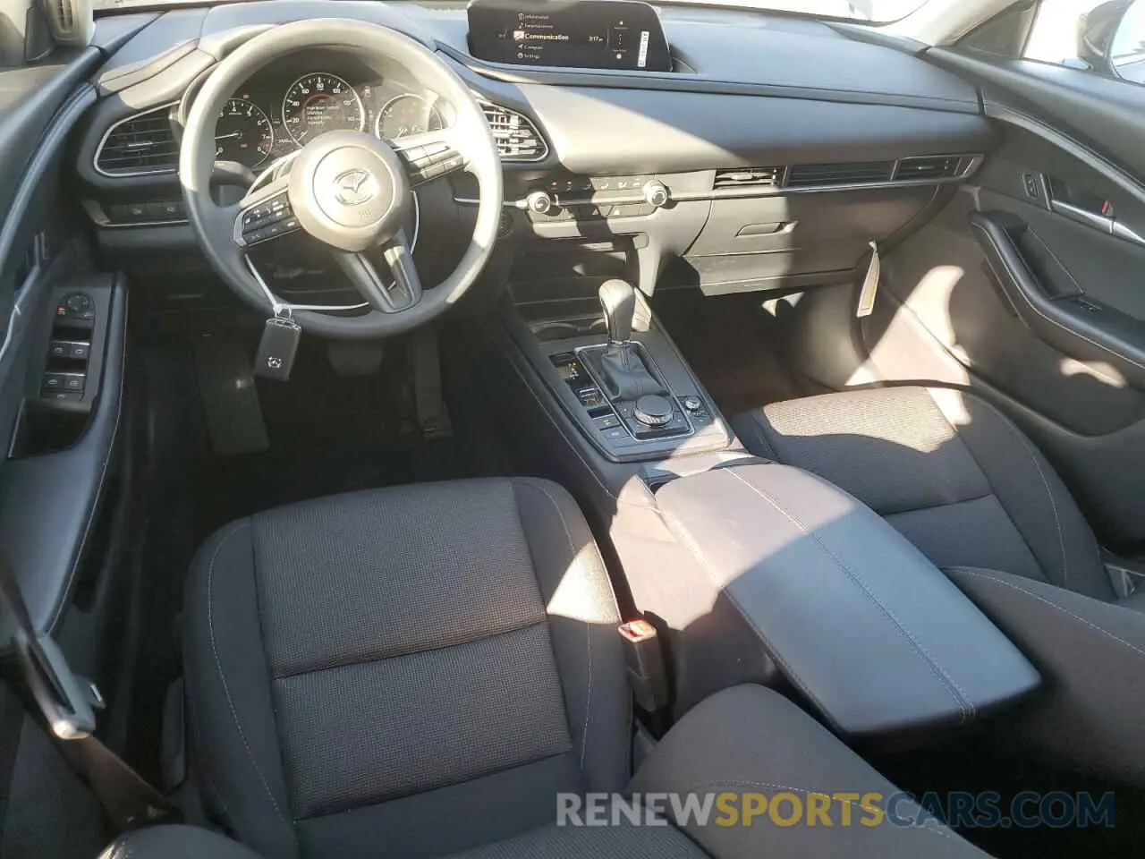 8 fotografías del automóvil dañado 3MVDMBAM5SM751984 MAZDA CX30 2025