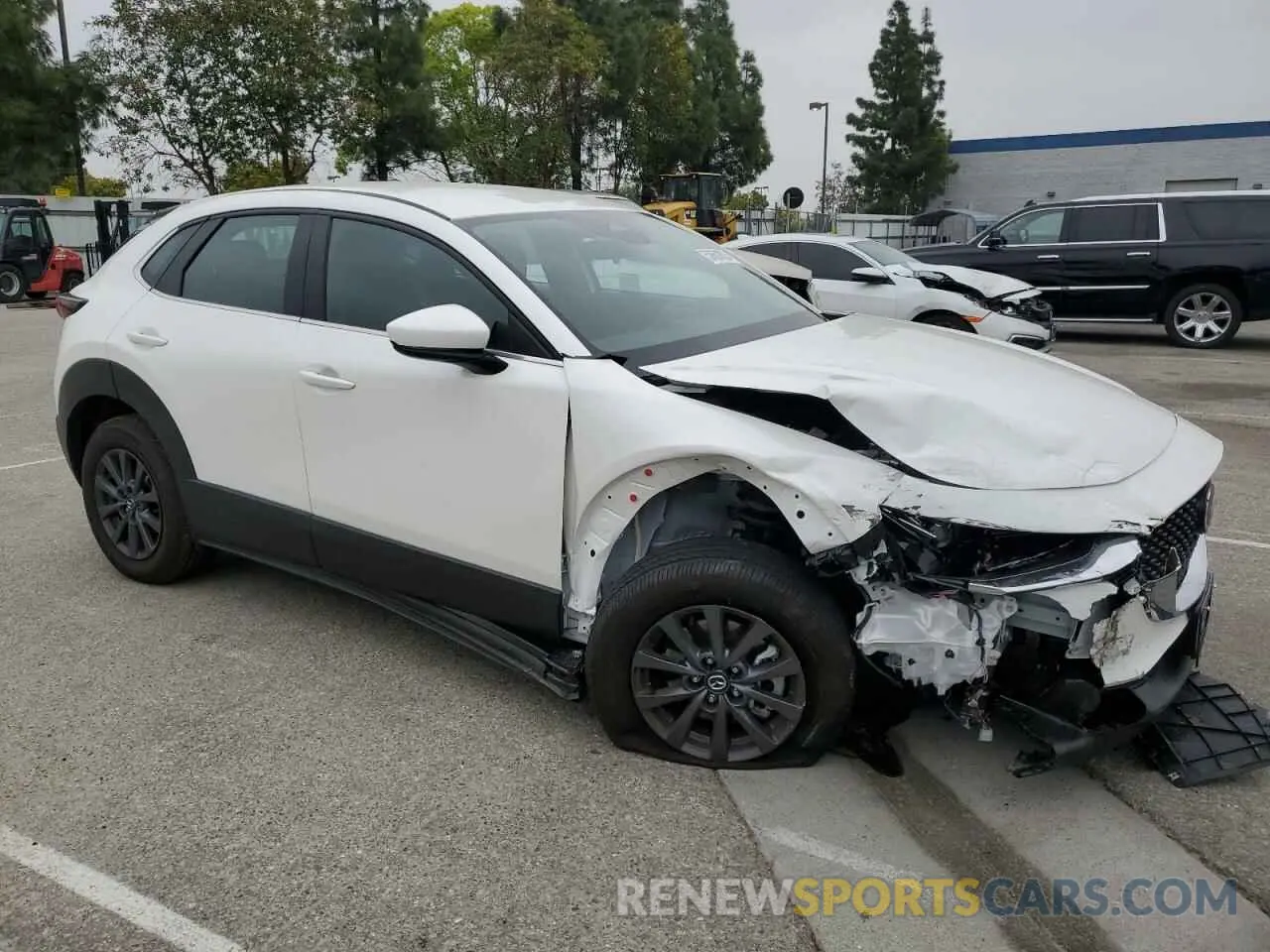 4 fotografías del automóvil dañado 3MVDMBAM8SM766379 MAZDA CX30 2025