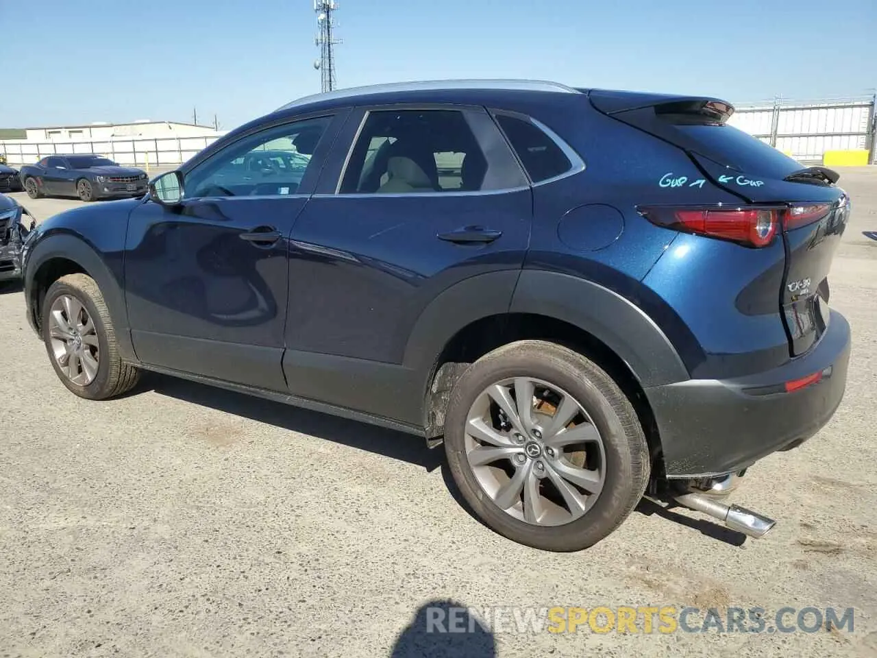 2 fotografías del automóvil dañado 3MVDMBCM3SM762186 MAZDA CX30 2025