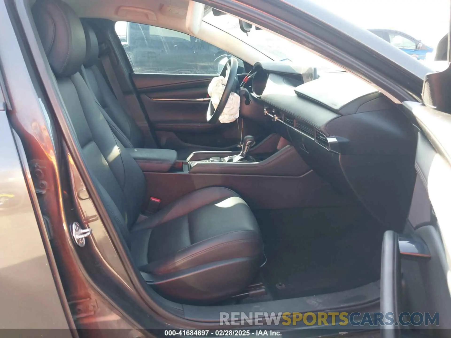 5 fotografías del automóvil dañado 3MZBPAAL0KM105508 MAZDA MAZDA3 2019