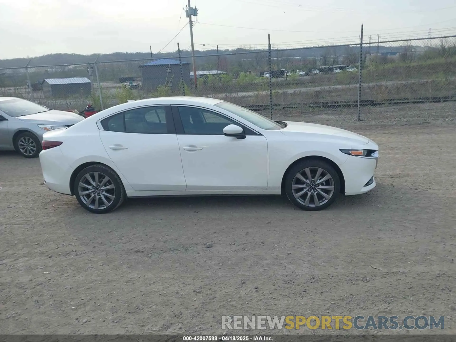 13 fotografías del automóvil dañado 3MZBPADL4KM106317 MAZDA MAZDA3 2019