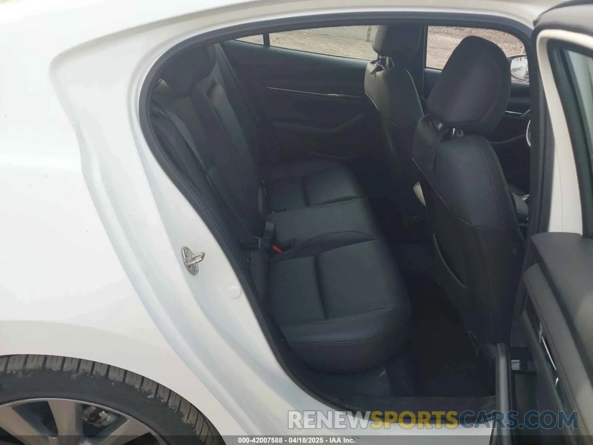 8 fotografías del automóvil dañado 3MZBPADL4KM106317 MAZDA MAZDA3 2019