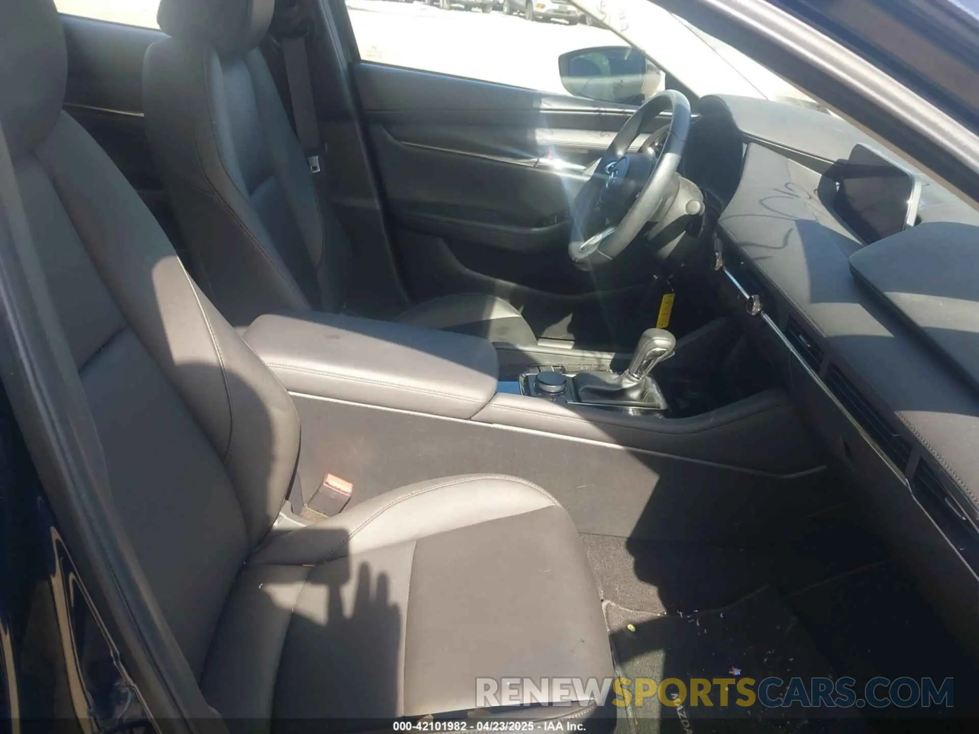 5 fotografías del automóvil dañado 3MZBPADL5KM107878 MAZDA MAZDA3 2019