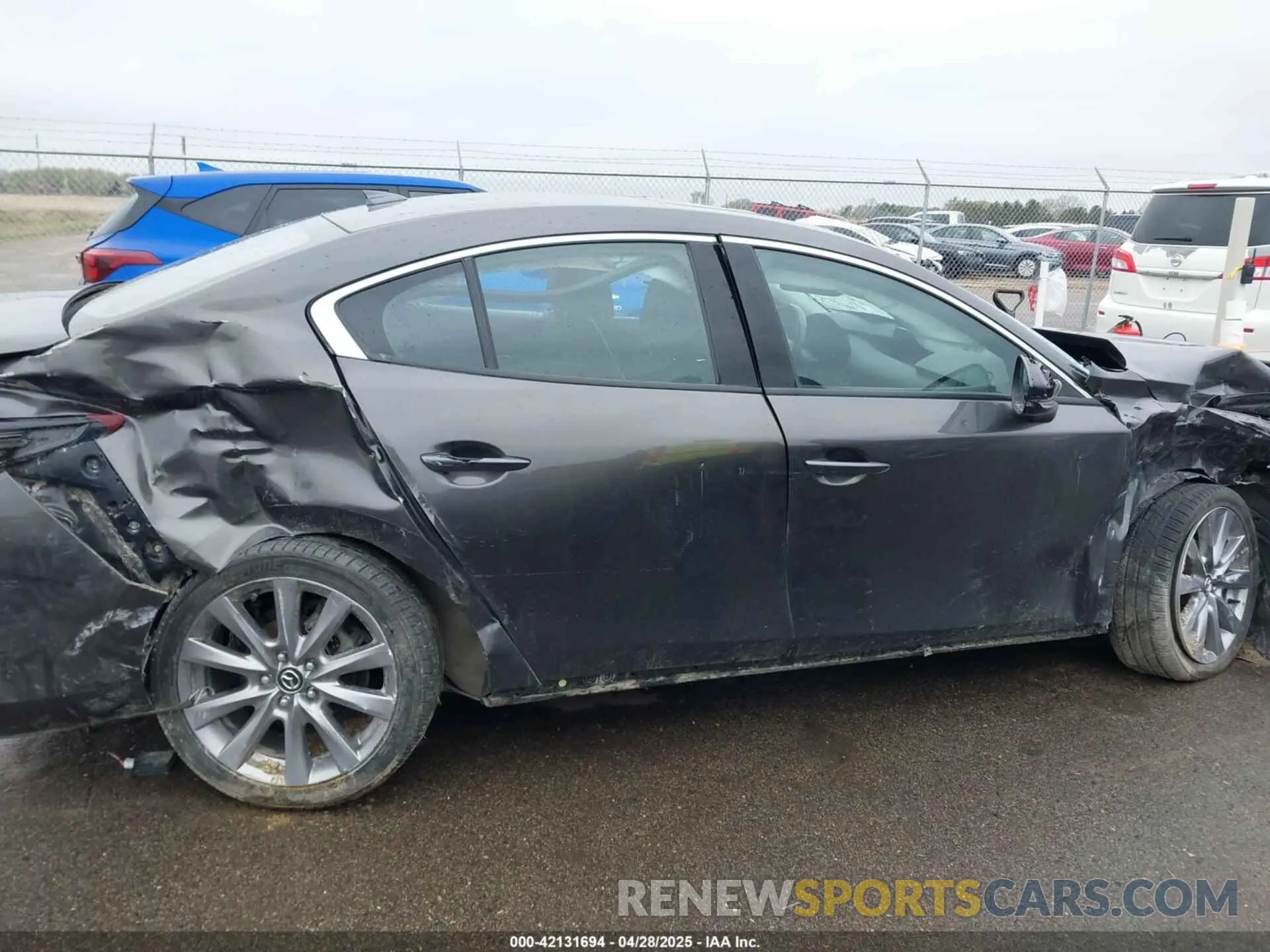 13 fotografías del automóvil dañado 3MZBPAEMXKM103817 MAZDA MAZDA3 2019