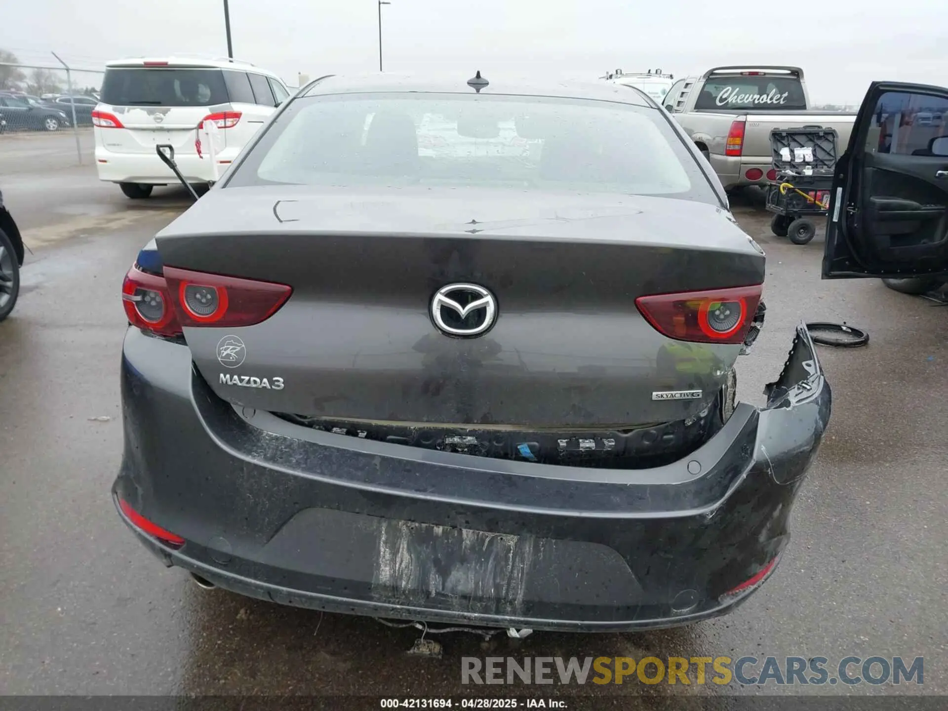 16 fotografías del automóvil dañado 3MZBPAEMXKM103817 MAZDA MAZDA3 2019