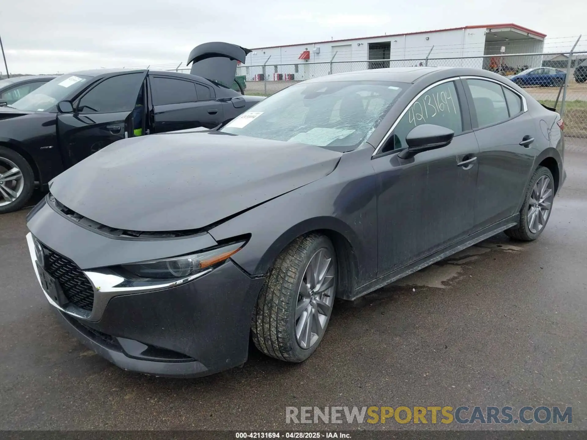 2 fotografías del automóvil dañado 3MZBPAEMXKM103817 MAZDA MAZDA3 2019