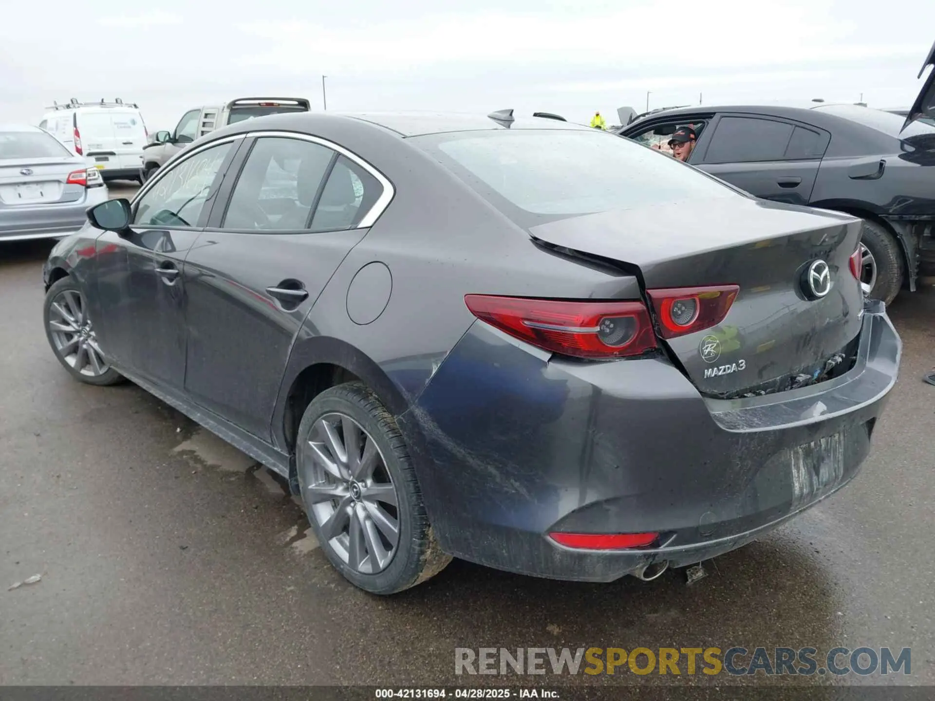 3 fotografías del automóvil dañado 3MZBPAEMXKM103817 MAZDA MAZDA3 2019