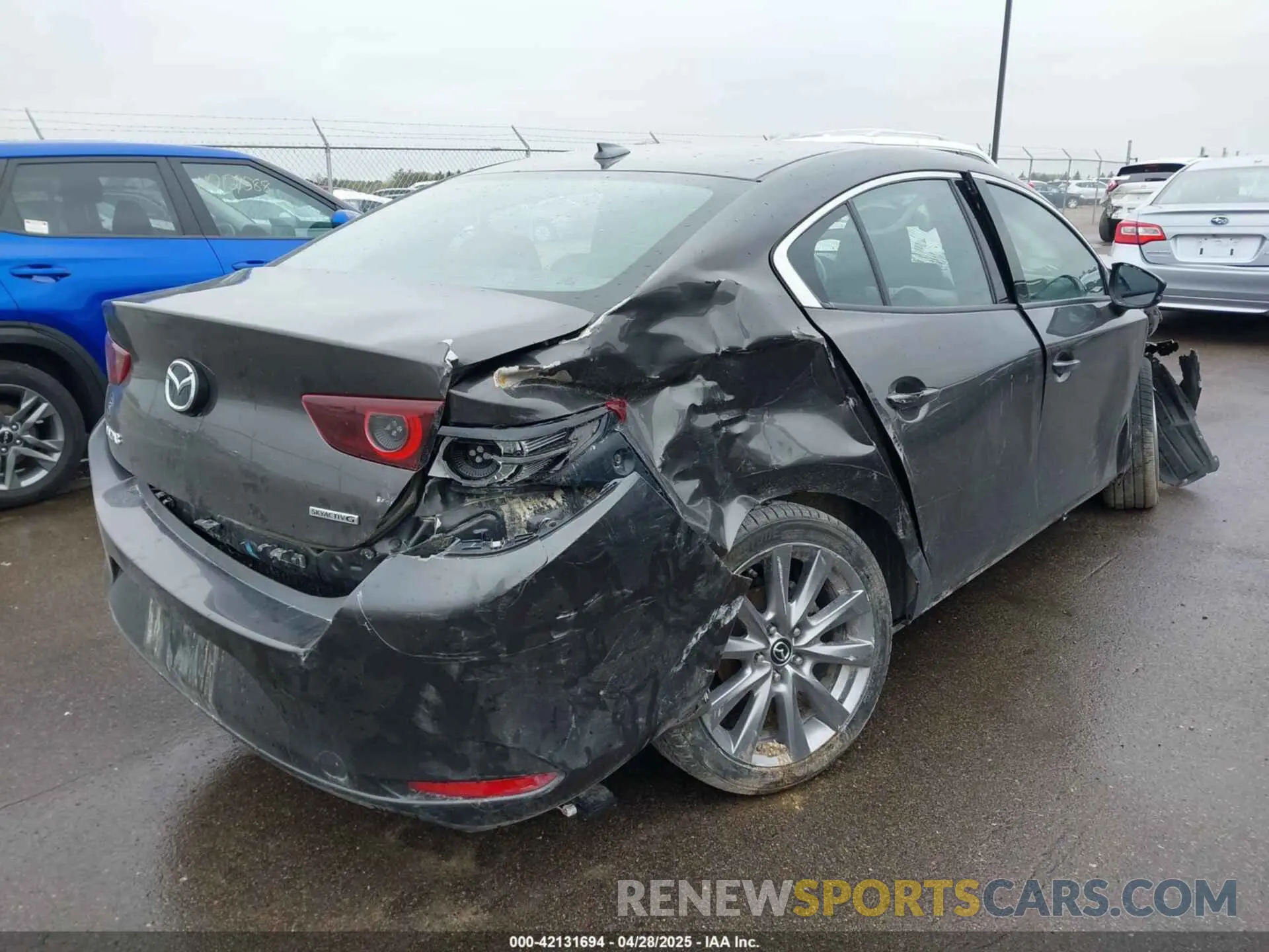 4 fotografías del automóvil dañado 3MZBPAEMXKM103817 MAZDA MAZDA3 2019