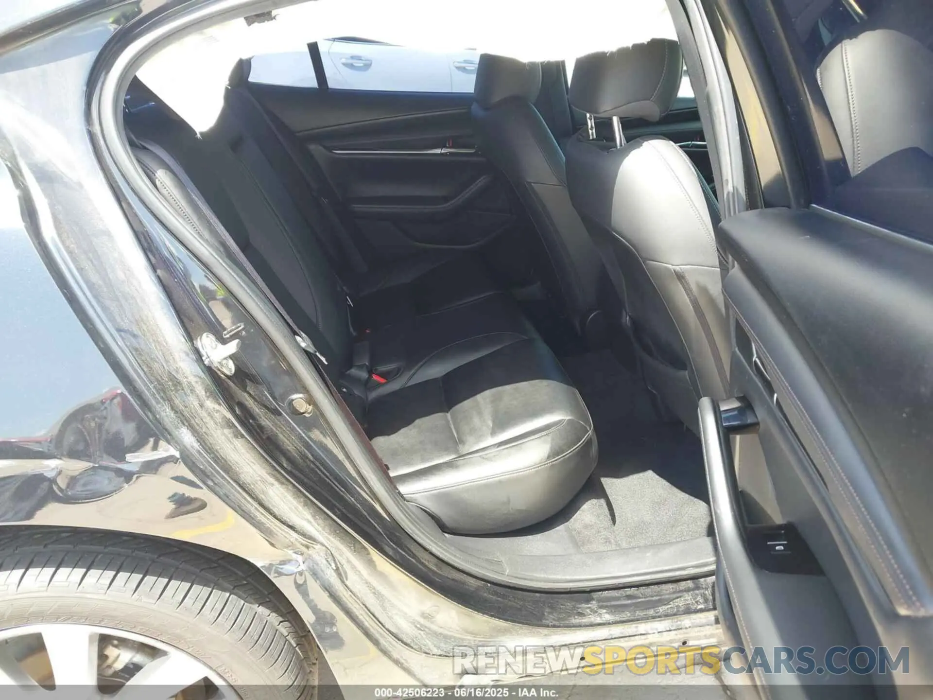 8 fotografías del automóvil dañado JM1BPACL4K1110174 MAZDA MAZDA3 2019