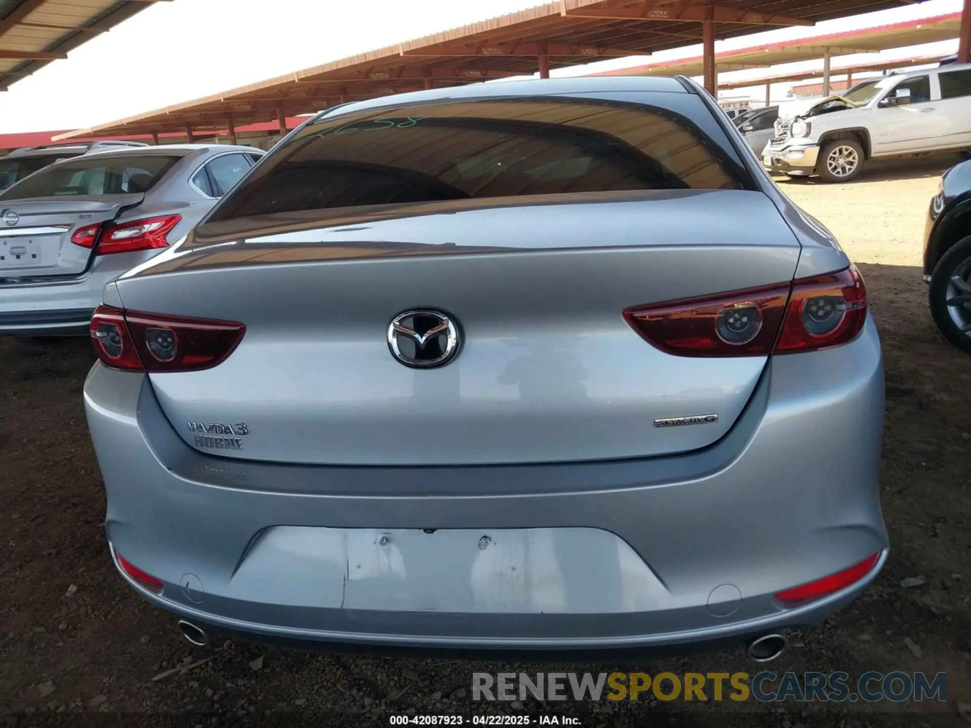 16 fotografías del automóvil dañado JM1BPACL5K1113424 MAZDA MAZDA3 2019