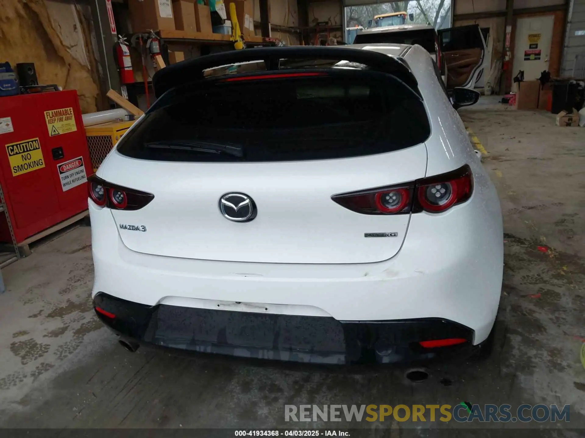 15 fotografías del automóvil dañado JM1BPAJM0K1120549 MAZDA MAZDA3 2019
