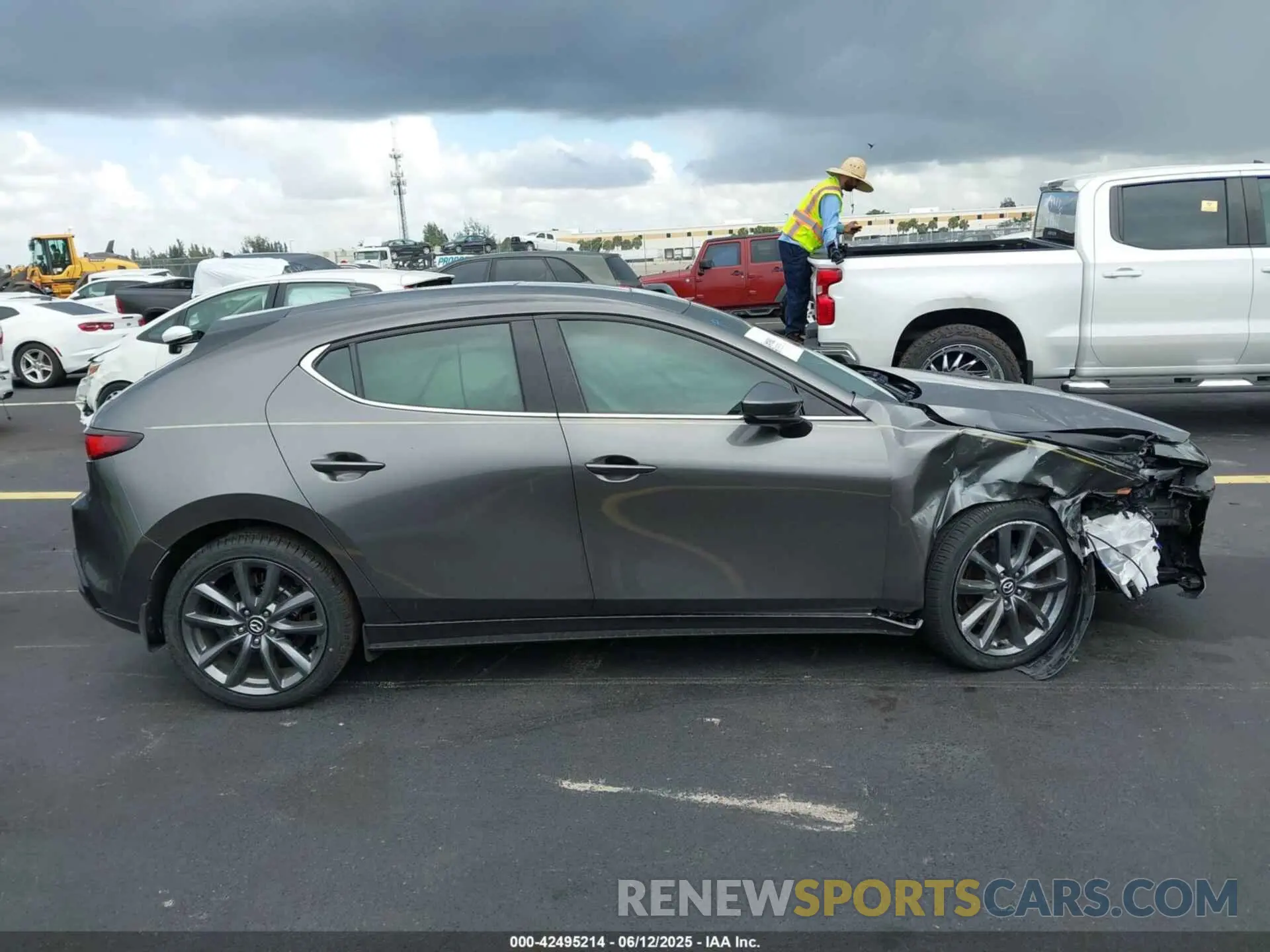 13 fotografías del automóvil dañado JM1BPANM3K1140563 MAZDA MAZDA3 2019