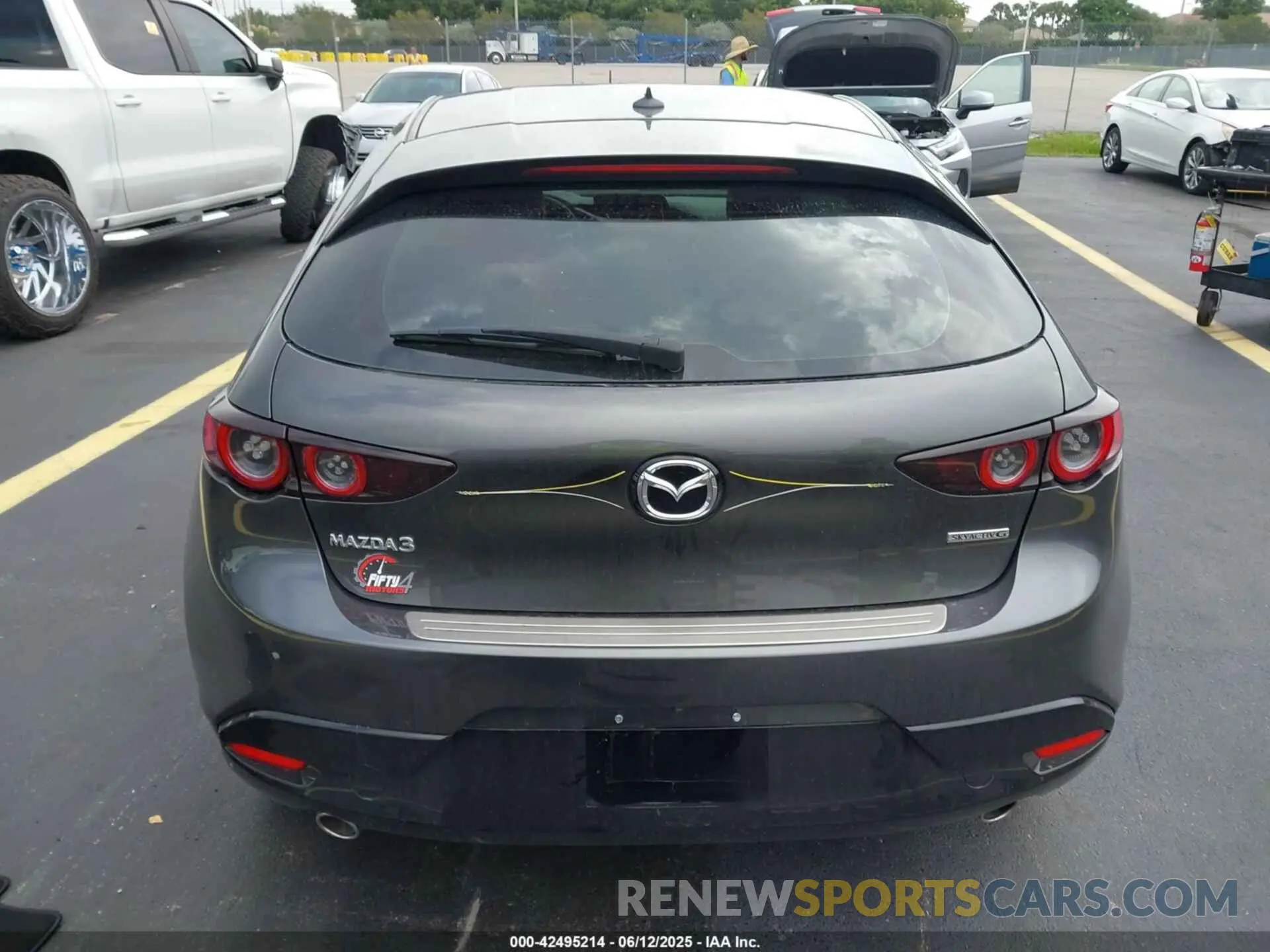 16 fotografías del automóvil dañado JM1BPANM3K1140563 MAZDA MAZDA3 2019