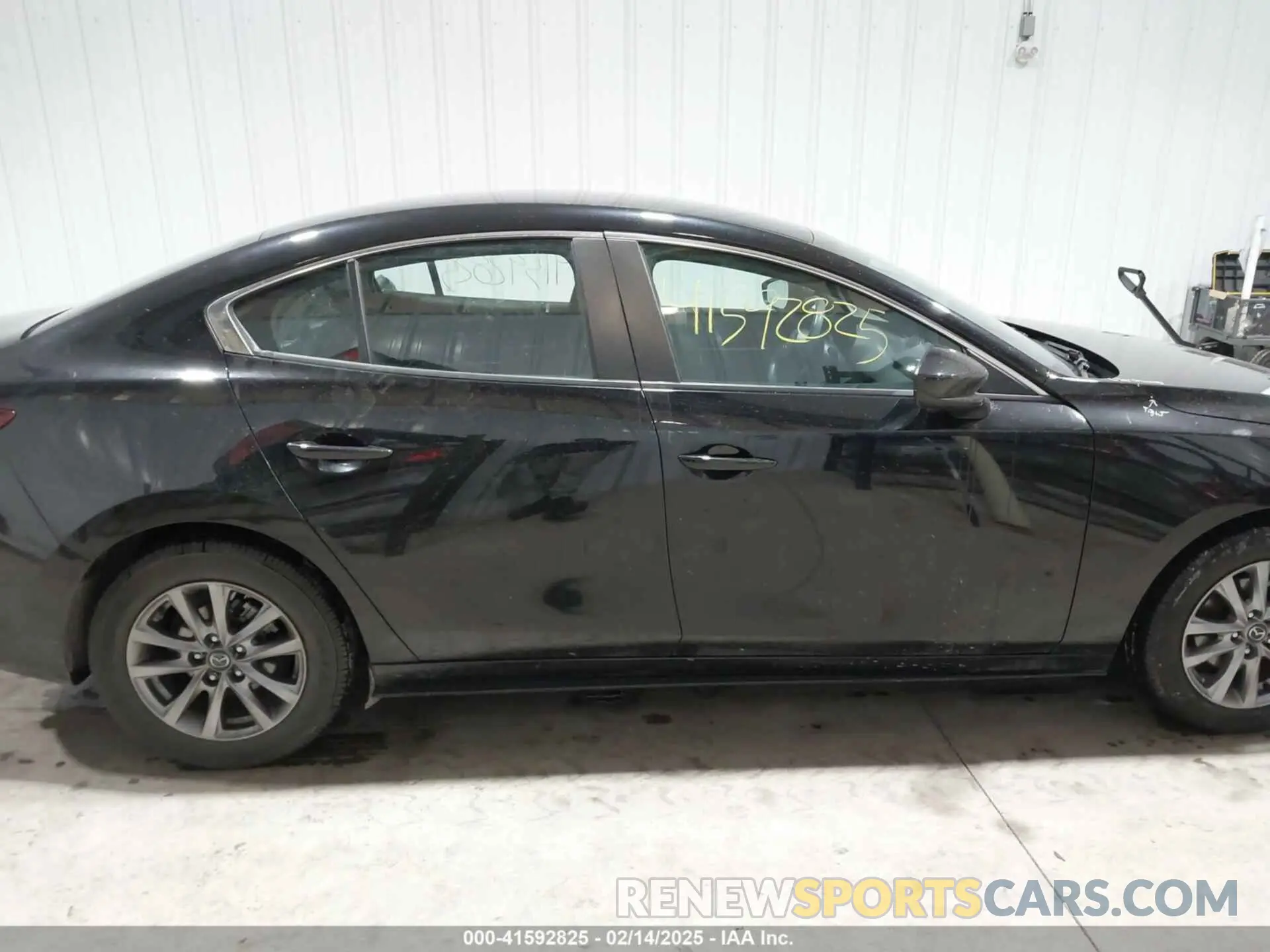 13 fotografías del automóvil dañado 3MZBPABL5LM130436 MAZDA MAZDA3 2020