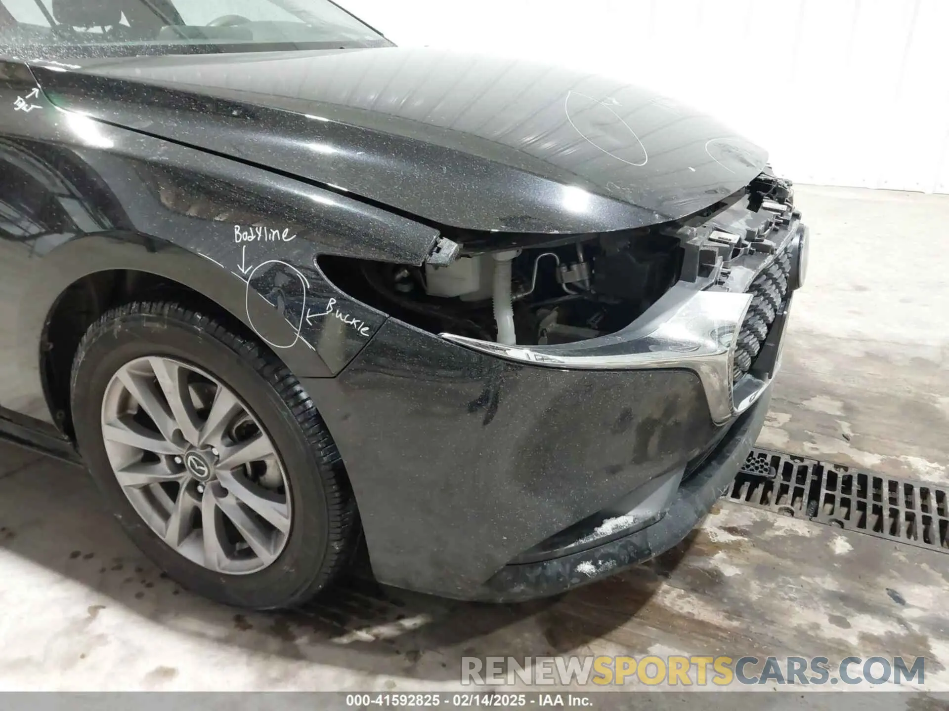 17 fotografías del automóvil dañado 3MZBPABL5LM130436 MAZDA MAZDA3 2020