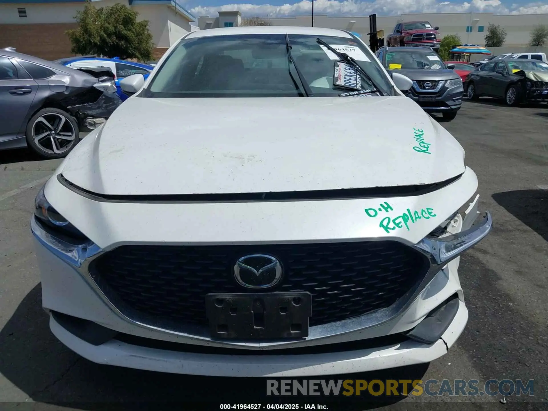 12 fotografías del automóvil dañado 3MZBPACL2LM126567 MAZDA MAZDA3 2020