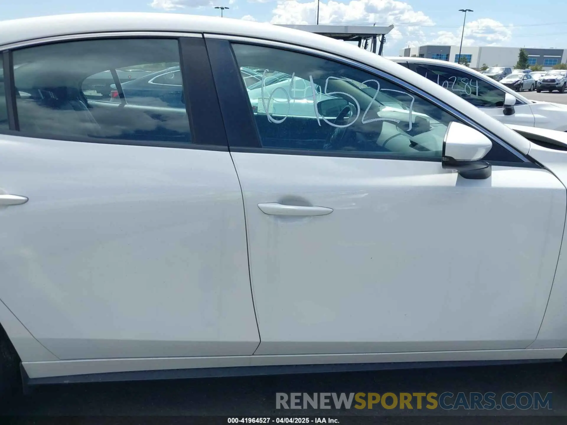 13 fotografías del automóvil dañado 3MZBPACL2LM126567 MAZDA MAZDA3 2020