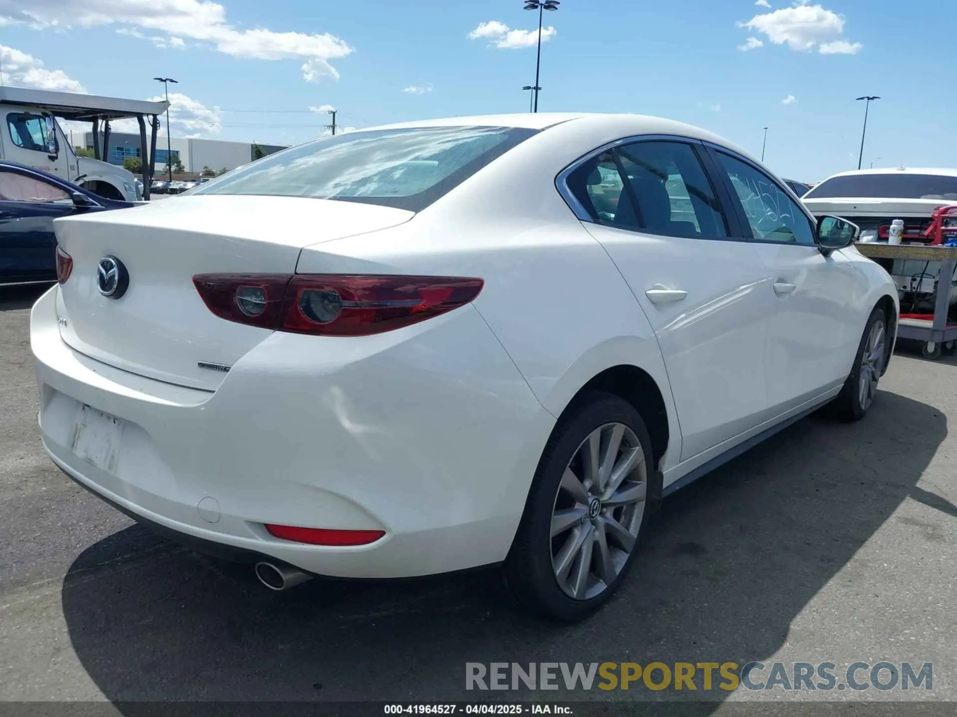 4 fotografías del automóvil dañado 3MZBPACL2LM126567 MAZDA MAZDA3 2020