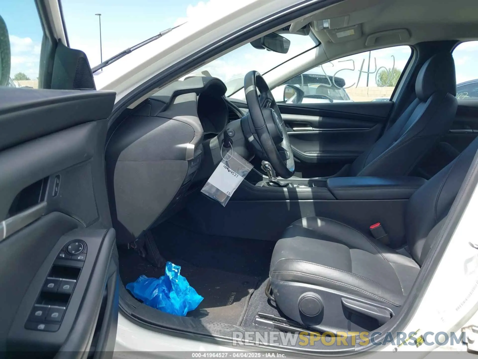 5 fotografías del automóvil dañado 3MZBPACL2LM126567 MAZDA MAZDA3 2020